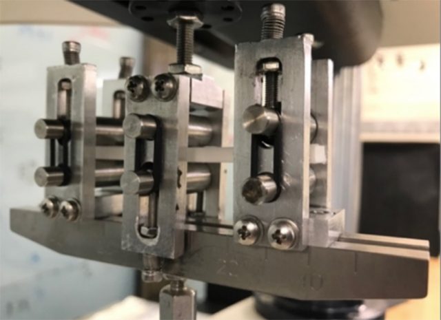 Mecánica del policarbonato biocompatible impreso en 3D para aplicaciones biomecánicas